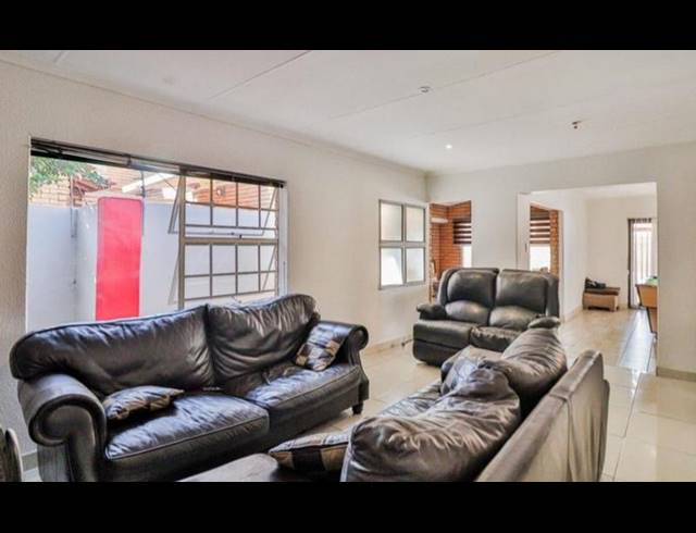 4 BEDROOM HOUSE FOR SALE IN MEYERSDAL